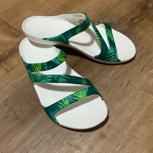 NWOT Womans Palm Crocs Slides Sandals 7